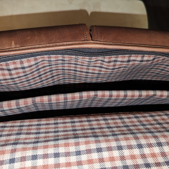 Korchmar Garfield Leather Laptop Briefcase - Picture 9 of 15